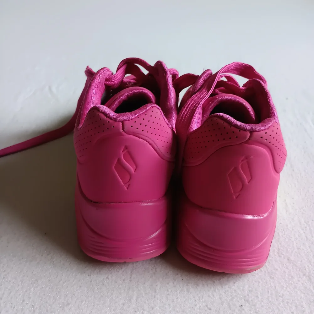 Sketchers Sz Kids 12 Neon Pink With Yellow&blue (Frayed Laces And Scuffs)